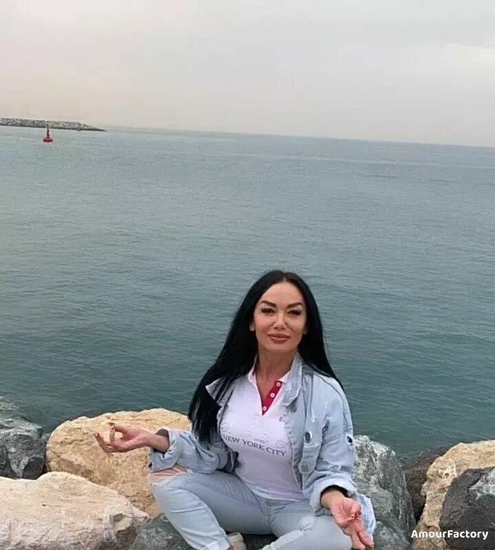 Oksana Profile image 1