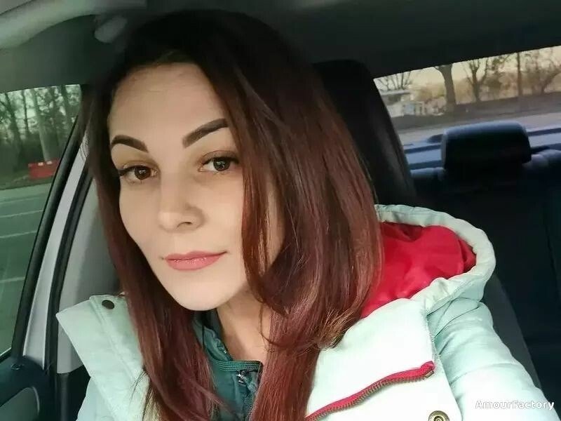 Nina Profile image 2