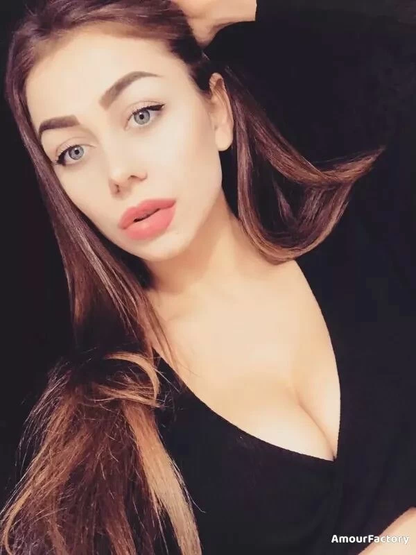 Juliana Profile image 2