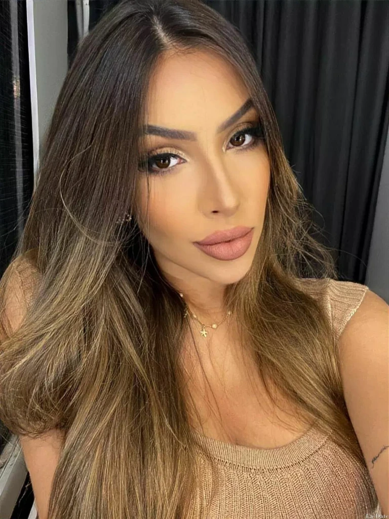 Amanda Profile image 6