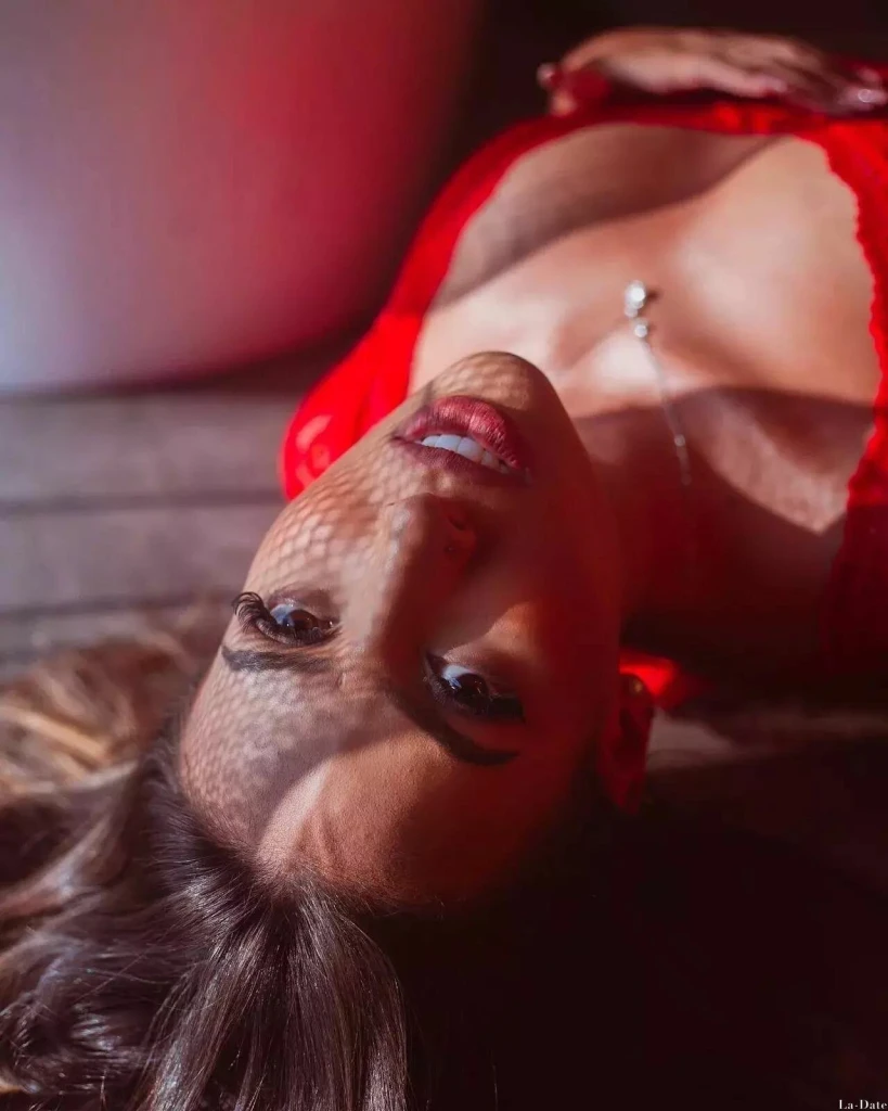 Amanda Profile image 2