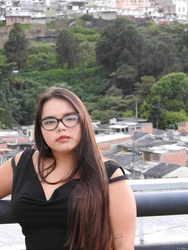 Viviana, 25
